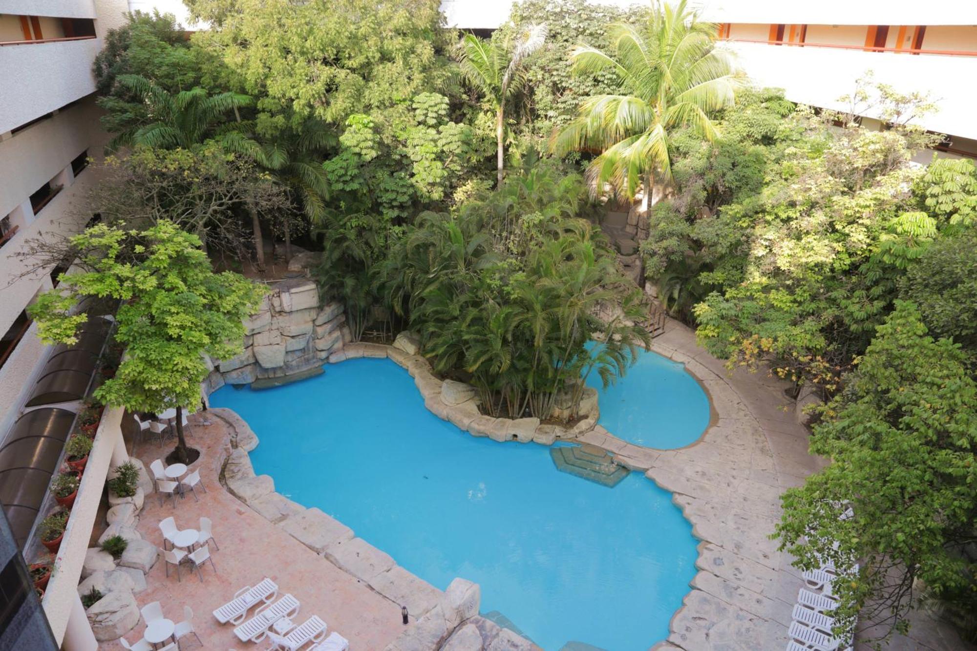 Marriott Tuxtla Gutierrez Hotel Tuxtla Gutiérrez Exterior foto The pool at the hotel